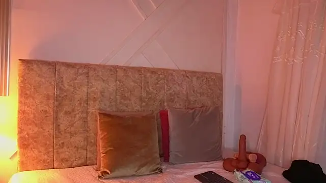 Snapshot of angelinarouse_ chatting on July 29, 9:13 pm angelinarouse online show from July 29, 9:13 pm