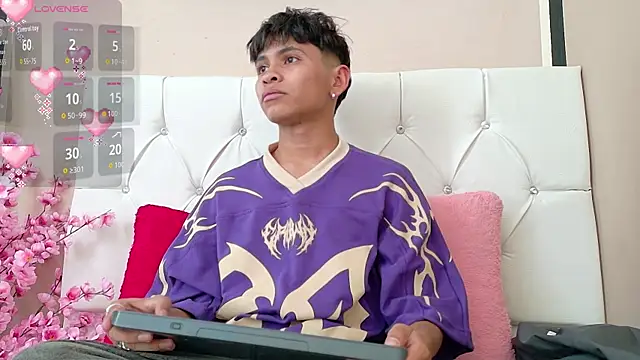 Snapshot of Ethan_Westt chatting on October 29, 8:21 pm Ethan Westt online show from October 29, 8:21 pm