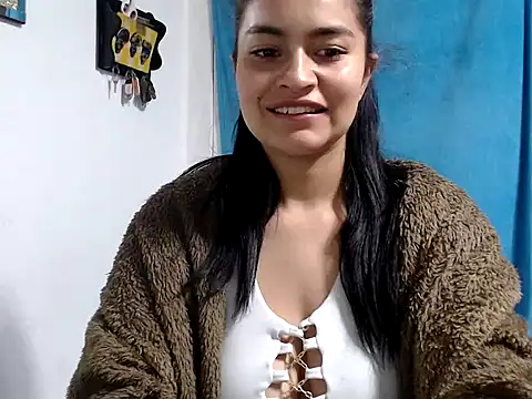 Snapshot of AlanaHotxx chatting on November 4, 6:23 am AlanaHotxx online show from November 4, 6:23 am