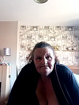 MissQueenBeex online show from March 20, 12:00 pm