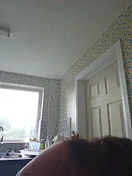 Snapshot of MissQueenBeex chatting on June 28, 8:20 am MissQueenBeex online show from June 28, 8:20 am