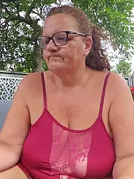 Snapshot of MissQueenBeex chatting on July 7, 8:51 am MissQueenBeex online show from July 7, 8:51 am