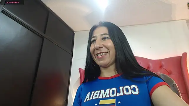 Snapshot of nei_girl chatting on June 27, 11:48 am nei girl online show from June 27, 11:48 am