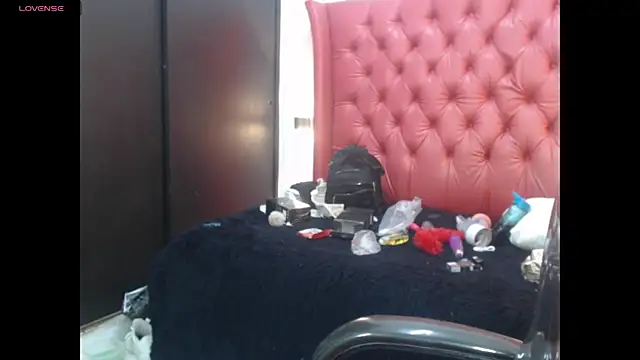 Snapshot of nei_girl chatting on July 24, 11:41 am nei girl online show from July 24, 11:41 am