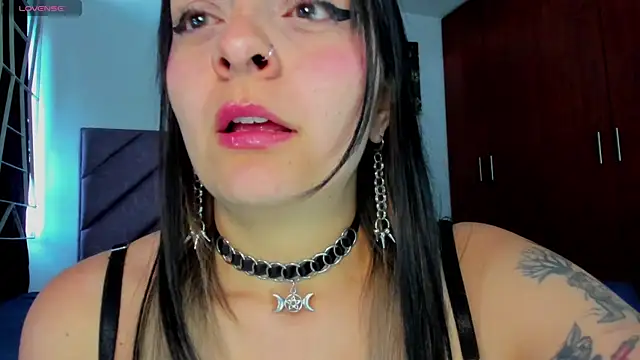 Snapshot of KARINNA__RAVEN chatting on July 24, 10:19 pm KARINNA RAVEN online show from July 24, 10:19 pm