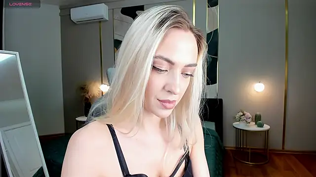 Snapshot of _Miss_Valentina_ chatting on March 21, 4:17 am Miss Valentina online show from March 21, 4:17 am