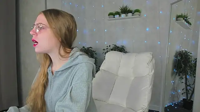 Snapshot of Joann_Shermann chatting on October 22, 1:17 am Joann Shermann online show from October 22, 1:17 am