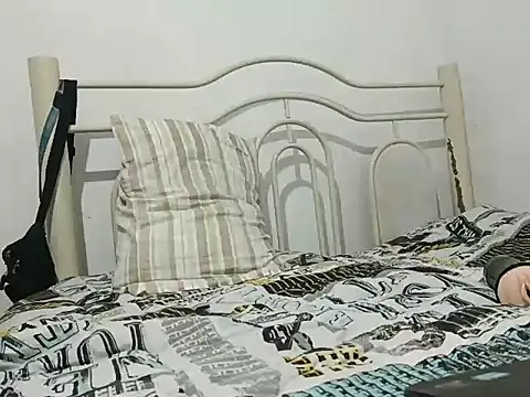 Snapshot of Rogers33 chatting on March 20, 3:22 am Rogers33 online show from March 20, 3:22 am