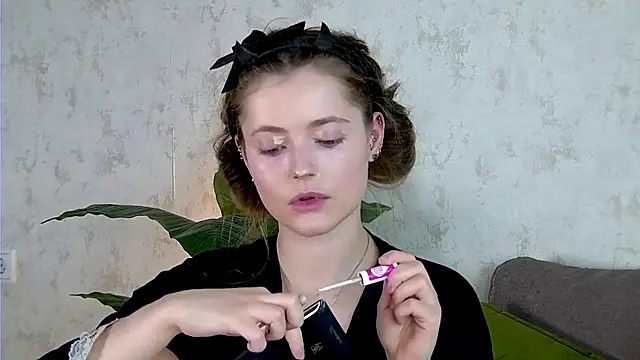 Snapshot of AshleyD_ chatting on November 25, 10:37 am AshleyD online show from November 25, 10:37 am