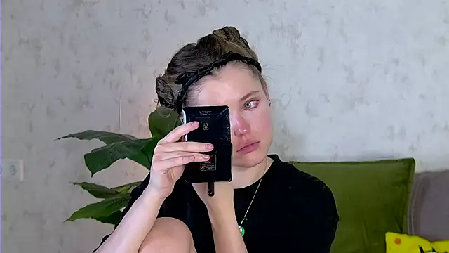 Snapshot of AshleyD_ chatting on December 2, 2:17 am AshleyD online show from December 2, 2:17 am