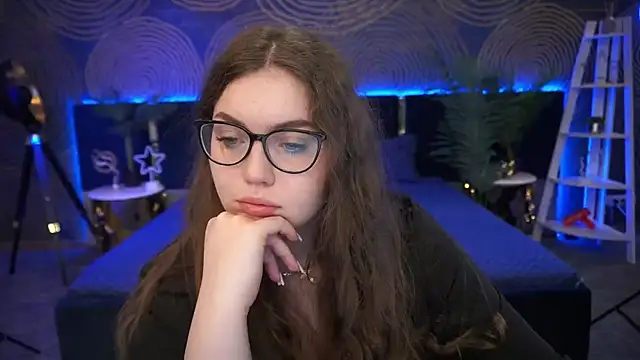 LuxSopphia online show from September 27, 5:45 am