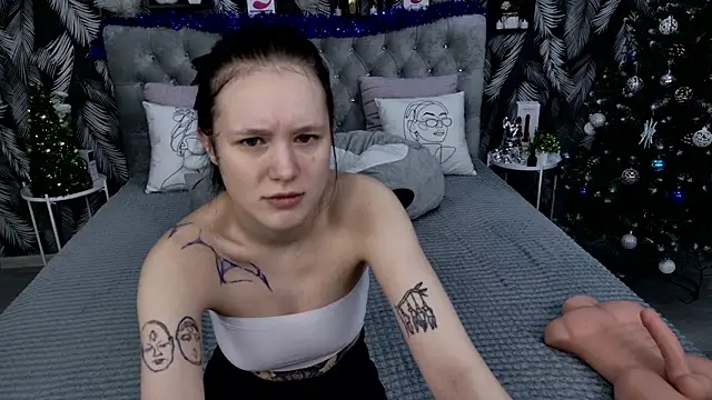 CarolineTenders online show from December 21, 1:13 am