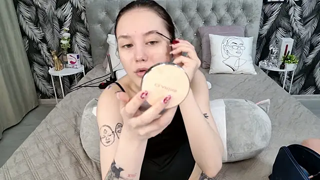 CarolineTenders online show from January 14, 1:22 am