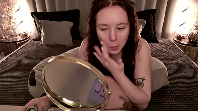 CarolineTenders online show from April 30, 1:23 am