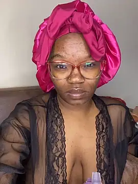 YummyMelanin117 online show from March 4, 9:54 pm