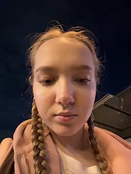 Snapshot of bambi_lu chatting on October 7, 4:26 pm bambi lu online show from October 7, 4:26 pm