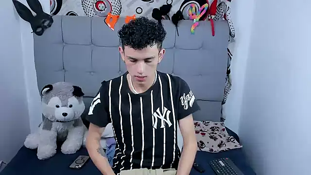 Snapshot of jeims_hotboy chatting on September 11, 3:17 am jeims hotboy online show from September 11, 3:17 am