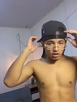 Snapshot of samxx_muscle chatting on April 13, 1:49 pm samxx muscle online show from April 13, 1:49 pm
