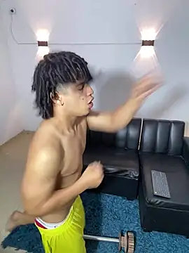 Snapshot of samxx_muscle chatting on May 4, 4:03 pm samxx muscle online show from May 4, 4:03 pm