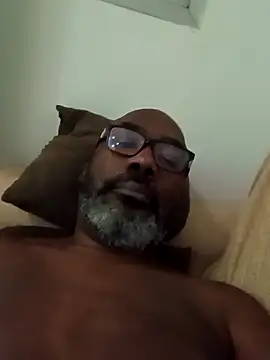 Snapshot of Bigmaumau54 chatting on December 16, 12:37 am Bigmaumau54 online show from December 16, 12:37 am