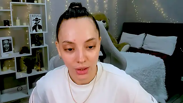 MelanieAlves online show from February 7, 12:09 pm