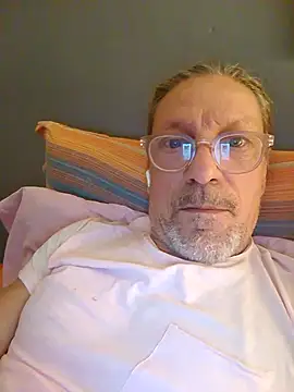 Snapshot of Deddyitalia3p chatting on October 9, 9:57 pm Deddyitalia3p online show from October 9, 9:57 pm