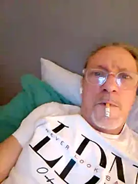 Snapshot of Deddyitalia3p chatting on November 11, 9:59 pm Deddyitalia3p online show from November 11, 9:59 pm