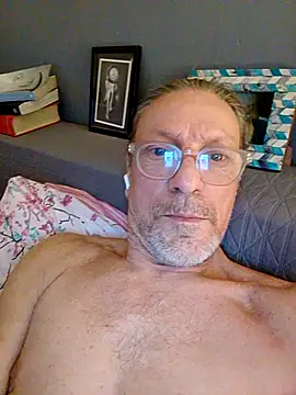 Snapshot of Deddyitalia3p chatting on December 4, 9:23 pm Deddyitalia3p online show from December 4, 9:23 pm