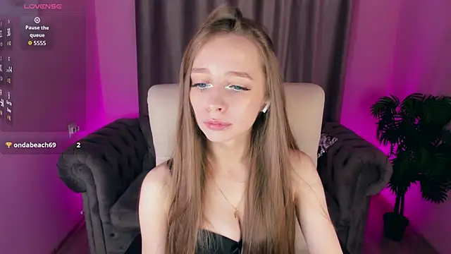 Snapshot of Amy_Waynee chatting on October 8, 6:16 pm Amy Waynee online show from October 8, 6:16 pm