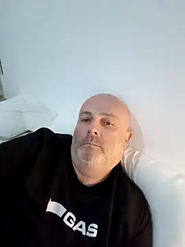 Alexis Bull online show from March 1, 2:30 pm