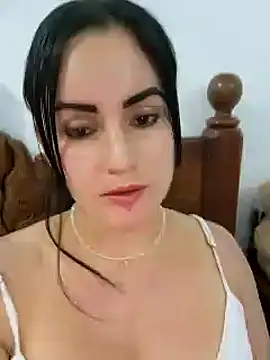 Snapshot of Saraslow chatting on November 2, 12:02 am Saraslow online show from November 2, 12:02 am