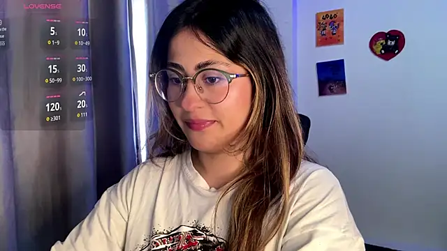 Snapshot of emma__bell_ chatting on September 13, 12:49 pm emma  bell  online show from September 13, 12:49 pm