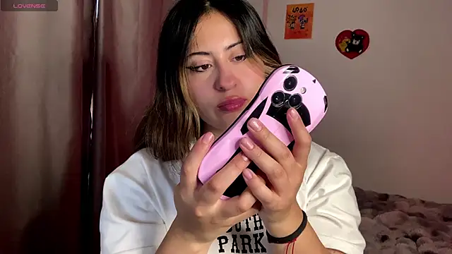 Snapshot of emma__bell_ chatting on September 29, 1:38 pm emma  bell  online show from September 29, 1:38 pm