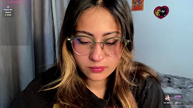 Snapshot of emma__bell_ chatting on October 1, 10:49 pm emma  bell  online show from October 1, 10:49 pm