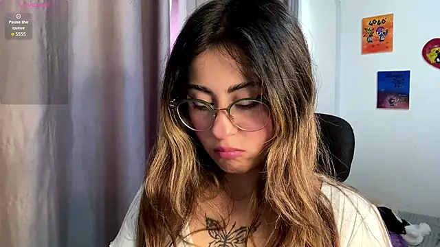 Snapshot of emma__bell_ chatting on October 8, 9:12 pm emma  bell  online show from October 8, 9:12 pm