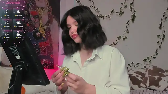 Snapshot of secret_princess chatting on March 21, 5:54 am secret princess online show from March 21, 5:54 am