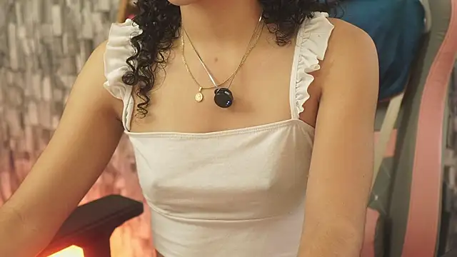 Snapshot of bonniie_98_ chatting on May 15, 7:10 pm bonniie 98 online show from May 15, 7:10 pm