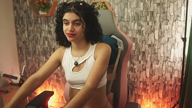 Snapshot of bonniie_98_ chatting on May 19, 8:26 pm bonniie 98 online show from May 19, 8:26 pm