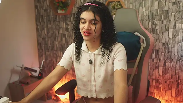 Snapshot of bonniie_98_ chatting on May 20, 7:31 pm bonniie 98 online show from May 20, 7:31 pm