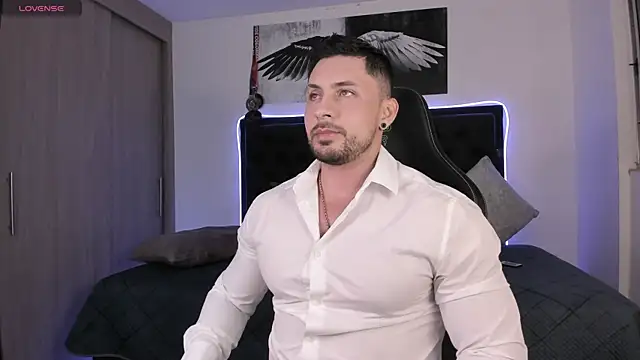 Snapshot of santi_aesthetic chatting on May 9, 3:45 am santi aesthetic online show from May 9, 3:45 am