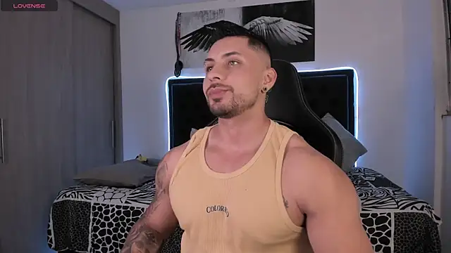 Snapshot of santi_aesthetic chatting on June 5, 4:08 am santi aesthetic online show from June 5, 4:08 am