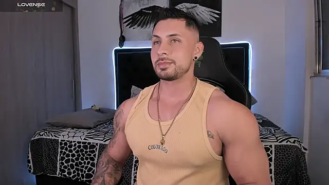 Snapshot of santi_aesthetic chatting on June 5, 6:52 am santi aesthetic online show from June 5, 6:52 am