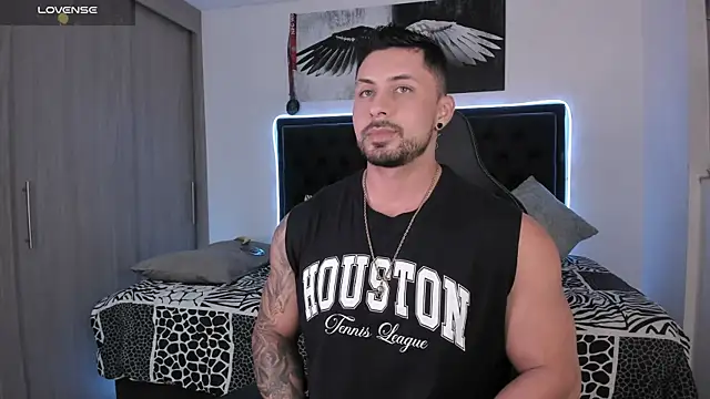 Snapshot of santi_aesthetic chatting on June 14, 4:03 am santi aesthetic online show from June 14, 4:03 am