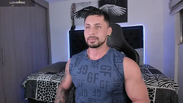 Snapshot of santi_aesthetic chatting on July 1, 11:59 pm santi aesthetic online show from July 1, 11:59 pm