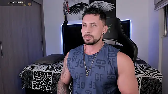 Snapshot of santi_aesthetic chatting on July 2, 3:23 am santi aesthetic online show from July 2, 3:23 am