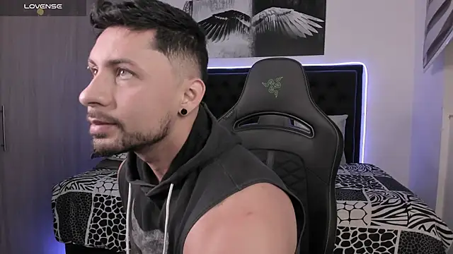 Snapshot of santi_aesthetic chatting on July 31, 1:16 am santi aesthetic online show from July 31, 1:16 am