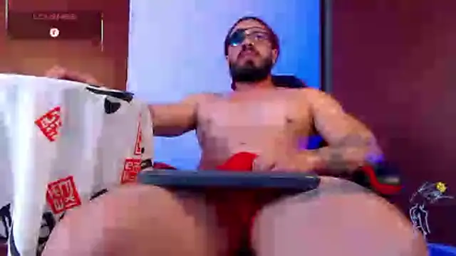 Snapshot of pirata_fitness chatting on July 8, 2:43 pm pirata fitness online show from July 8, 2:43 pm