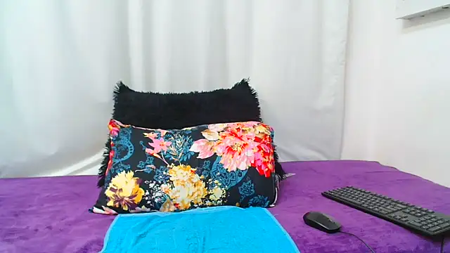 SMALLBOOBSXX online show from October 7, 5:37 am