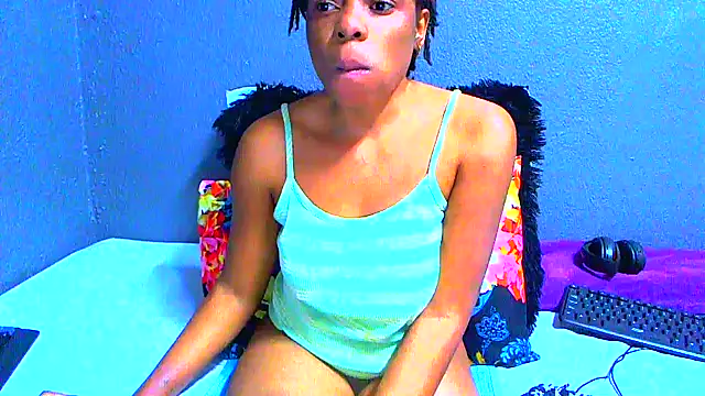 Snapshot of SMALLBOOBSXX chatting on May 3, 5:13 am SMALLBOOBSXX online show from May 3, 5:13 am