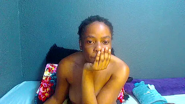 Snapshot of SMALLBOOBSXX chatting on May 22, 5:03 am SMALLBOOBSXX online show from May 22, 5:03 am